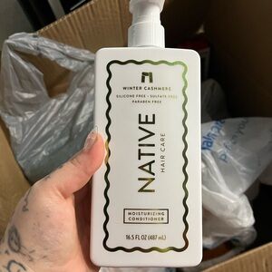 Native Winter Cashmere Moisturizing Conditioner with Gold Accents